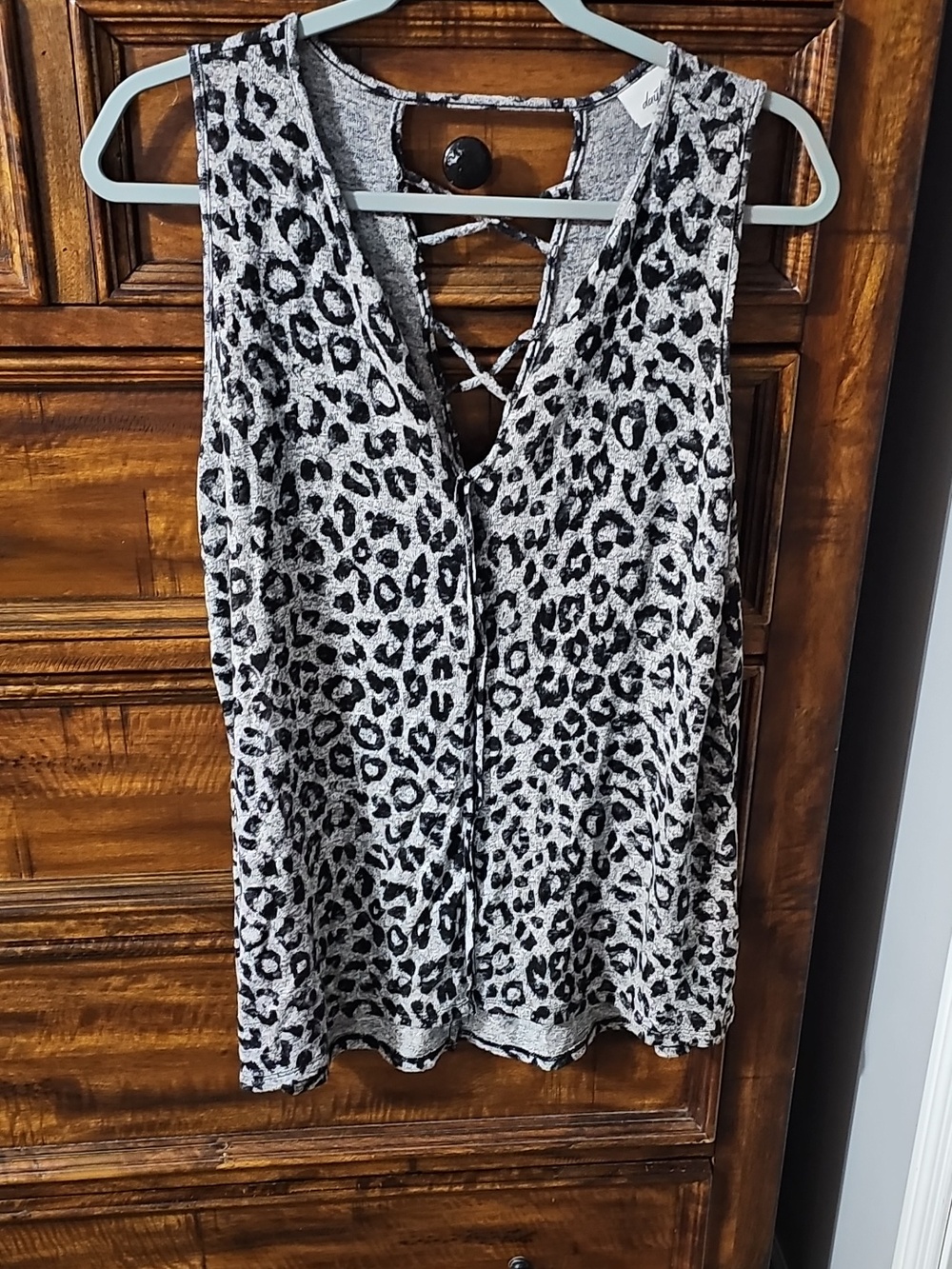 Daytrip Nwots Womens large leopard print tank top. Flowy and soft, criss cross! - Picture 3 of 10